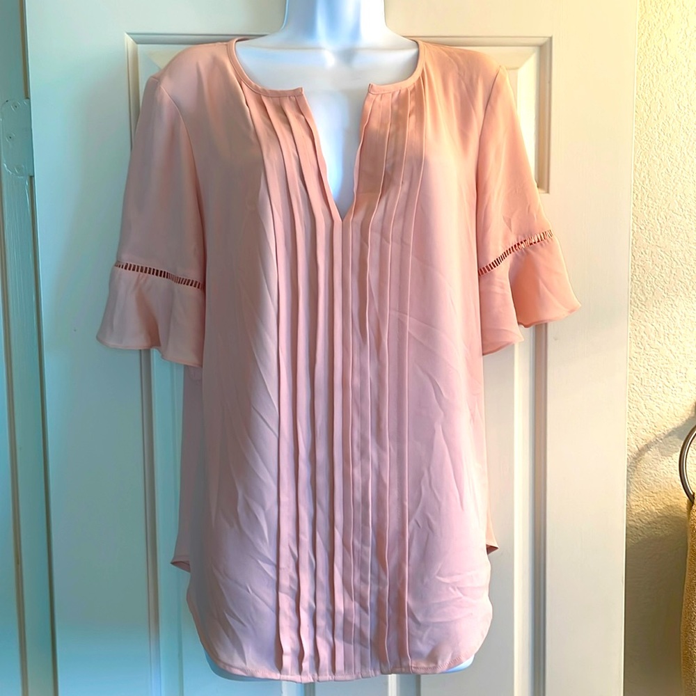 Ann Taylor M blush pink v-neck blouse
